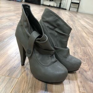 Adorable grey platform booties